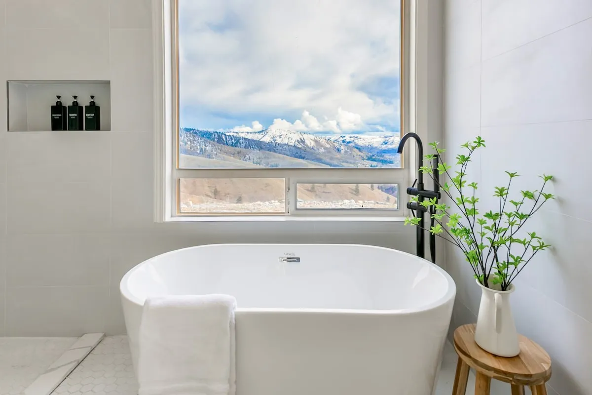 Chelan Peaks Villa — Bathrooms