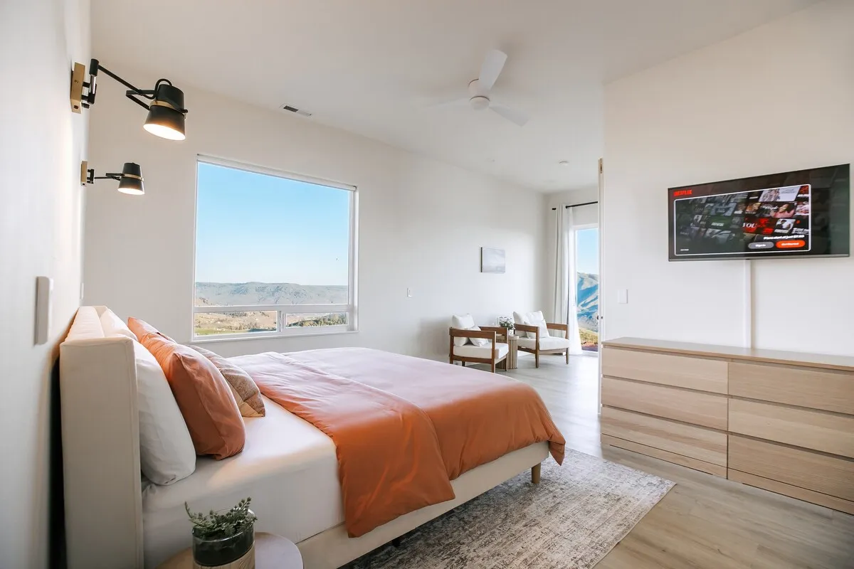 Bedroom thumbnail 11