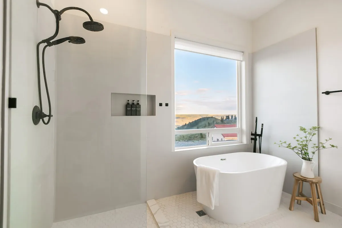 Chelan Peaks Villa — Bathrooms