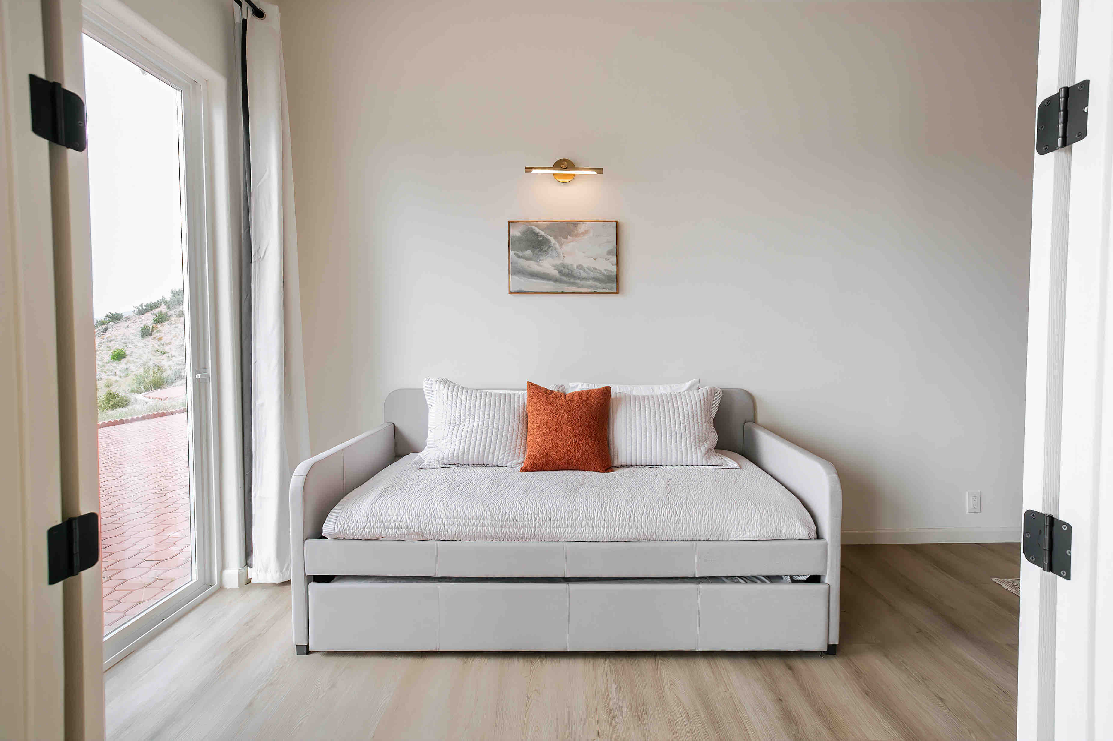 Bedroom thumbnail 5