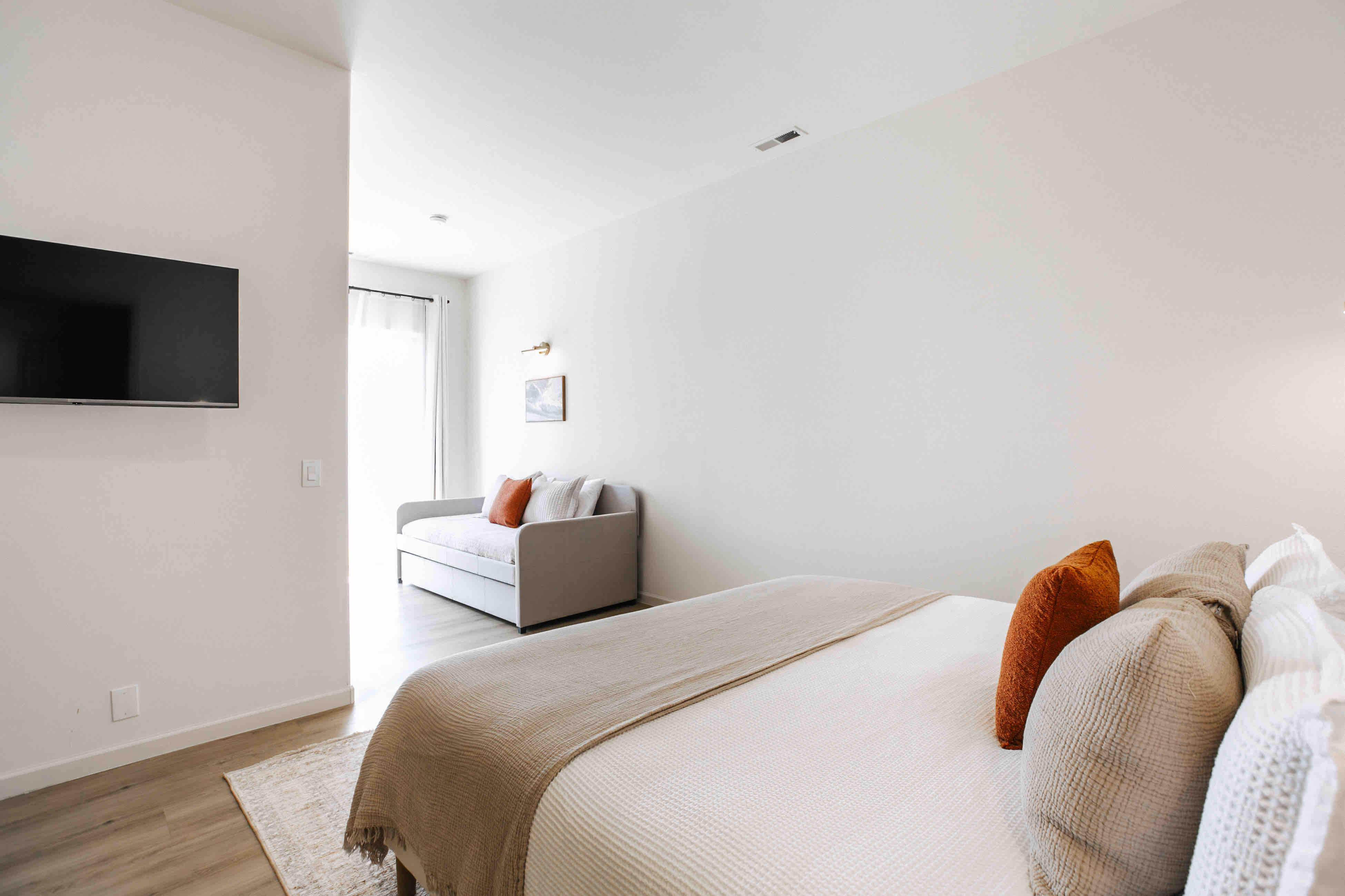 Bedroom thumbnail 6